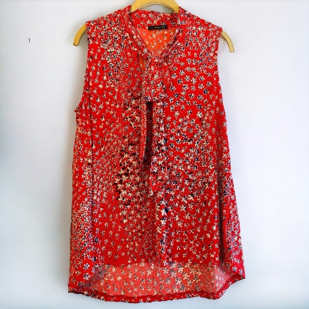 NWOT West Kei Red Floral Tie Neck Sleeveless Blouse Large